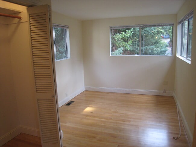 Building Photo - 1811 Verdugo Knolls Dr