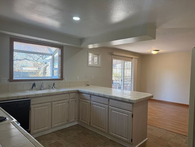 Building Photo - Your Dream Rental Home Awaits in Sparks!