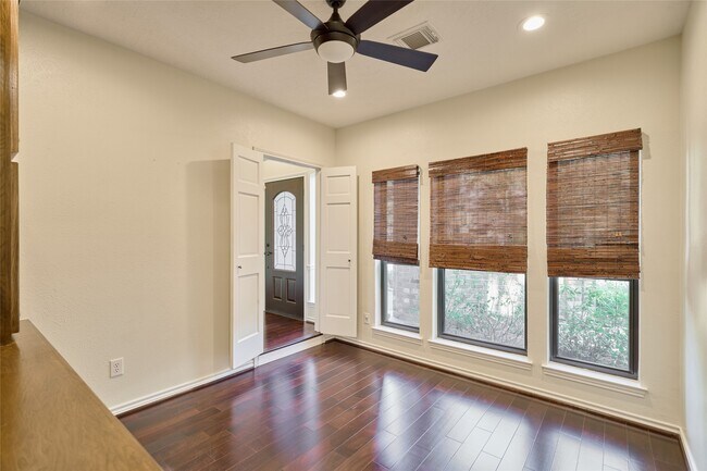 Building Photo - 6 Glen Canyon Pl