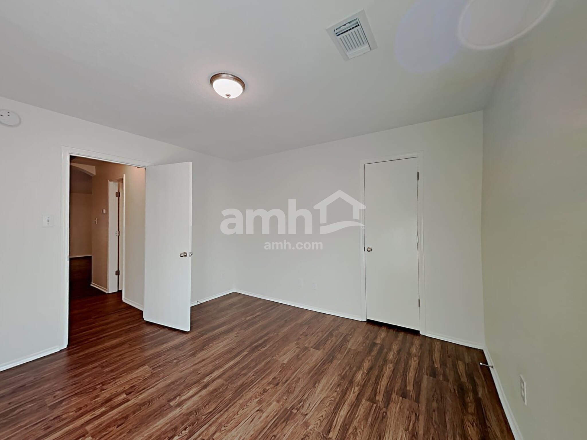 Building Photo - 20111 Niagara Falls Dr