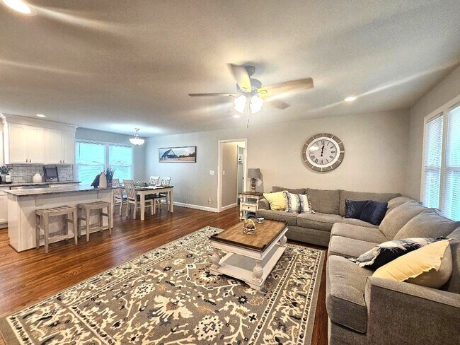 Building Photo - 3 Bedroom home minutes from Prisma Health and Downtown Greenville