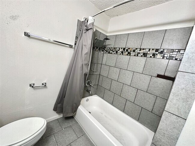 Building Photo - 3822 Southway Dr