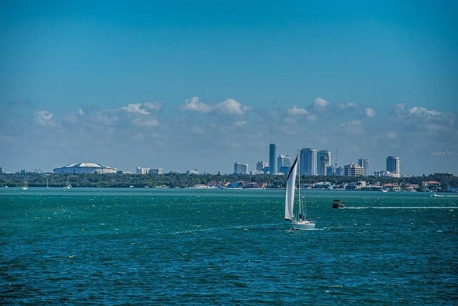 Building Photo - 6265 Sun Blvd