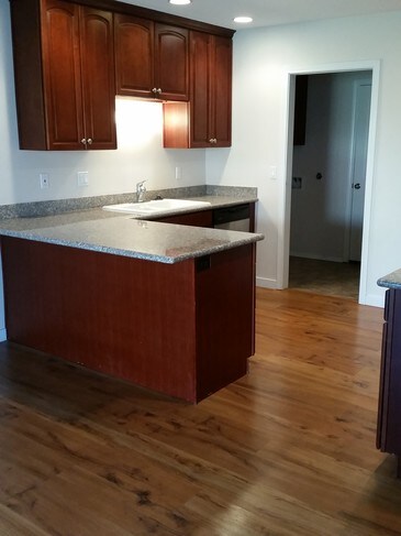 Building Photo - 725 Mt Hood Ave SW