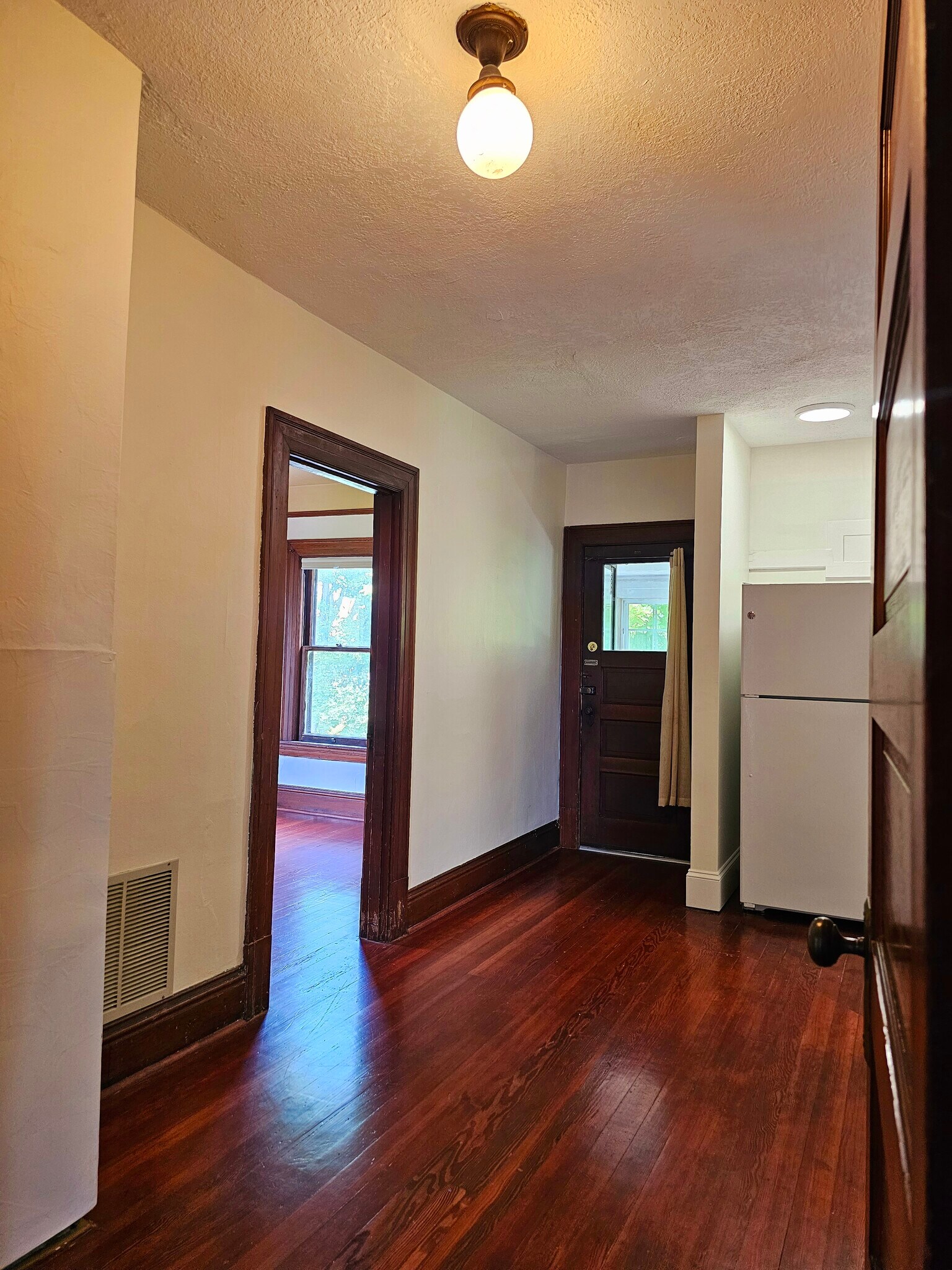 Building Photo - 309 NE Graham St