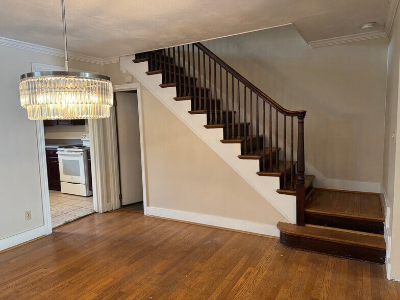 Dining - 802 Gaskill Ave