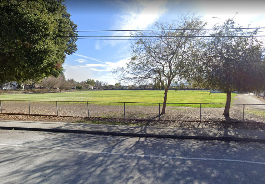 street view towards Chromite; lots of parking - 2600 Cortez Dr