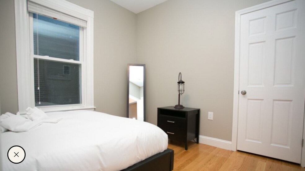 Building Photo - 9 Story St