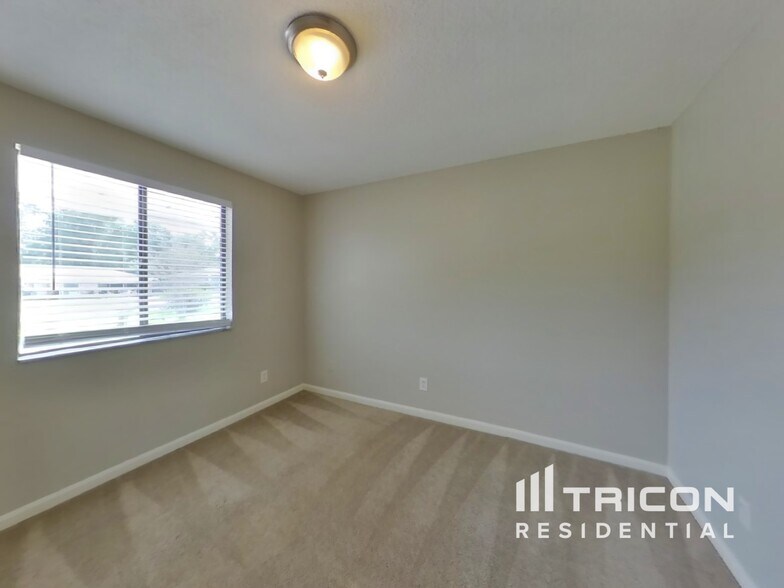 Building Photo - 5726 Springhaven Dr