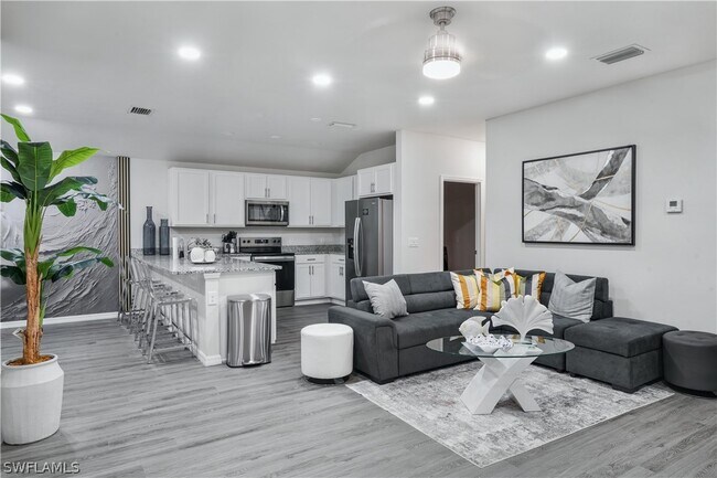 Building Photo - 2620 NE 5th Ave