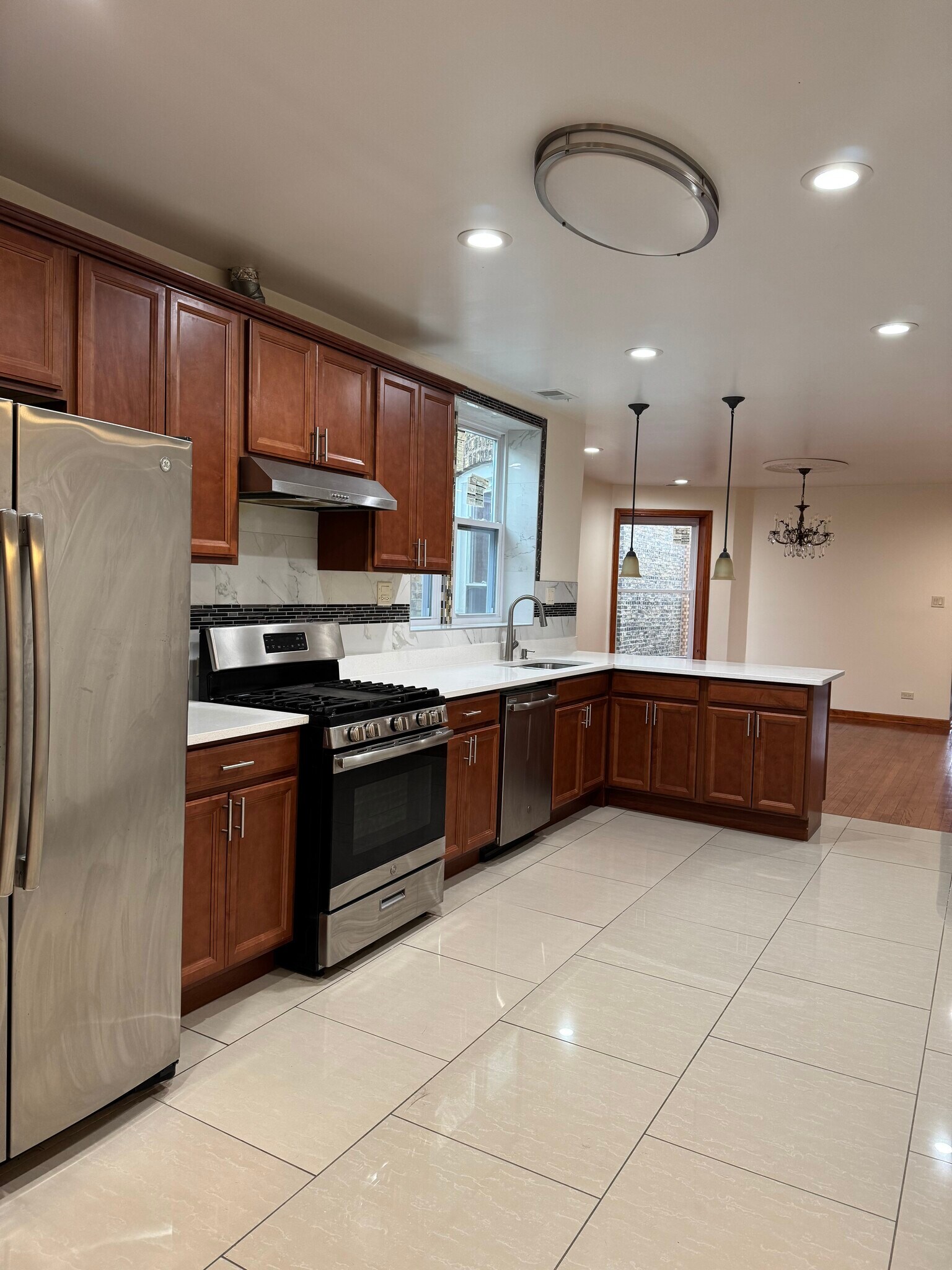 Building Photo - 6140 N Mozart St