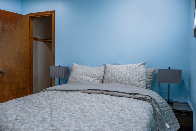 Building Photo - 1929 Summer St