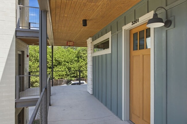 Building Photo - Beautiful 2 bedroom, 2 bathroom home in Gated Sunset Valley Community!!!