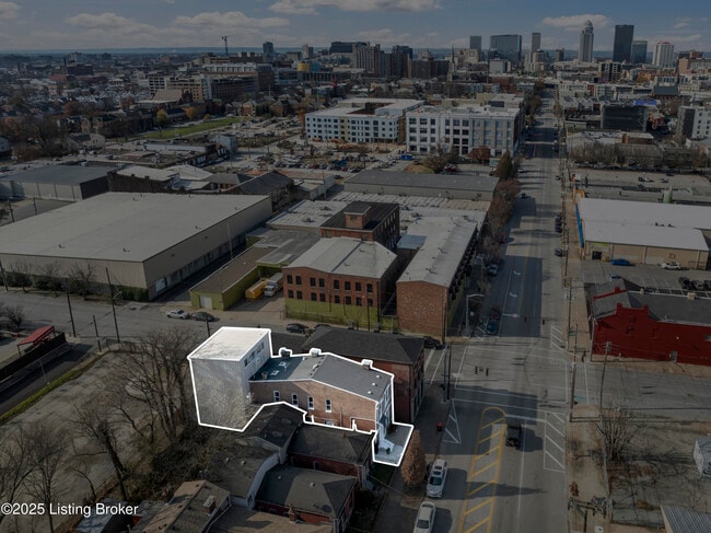 Building Photo - 902 E Jefferson St