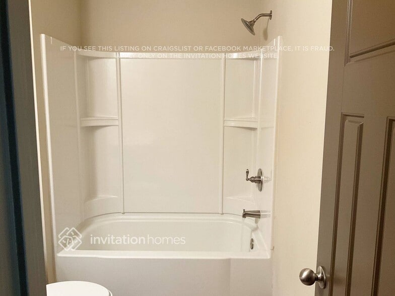 Building Photo - 3968 Sovereign Dr