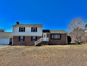 Building Photo - 7953 Meadow Dr