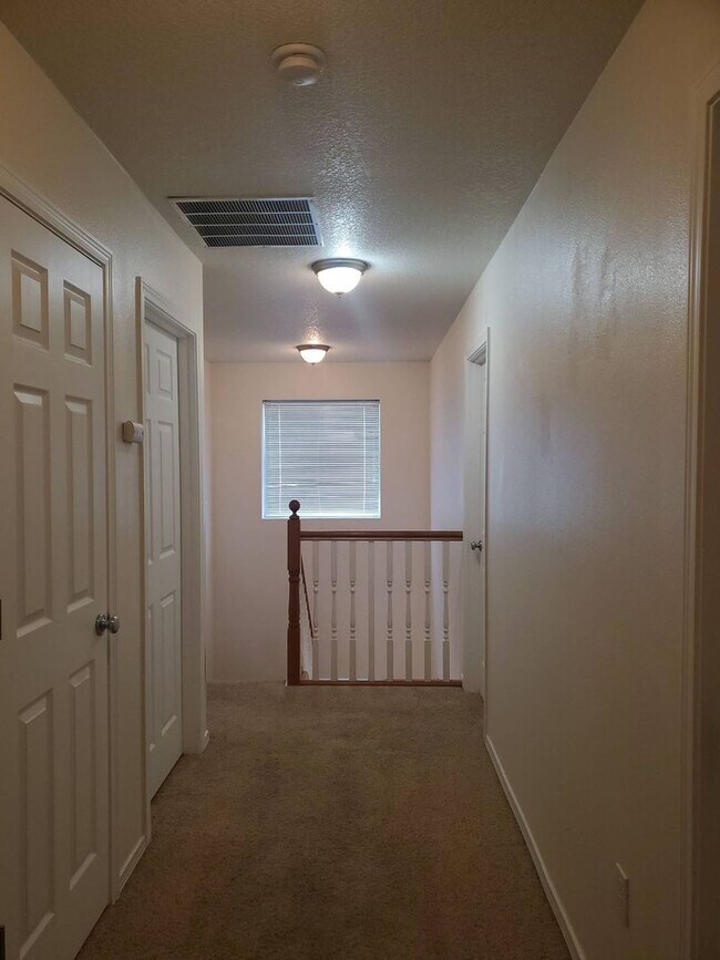 Building Photo - 1/2 OFF OCTOBER RENT - 4 Bedroom