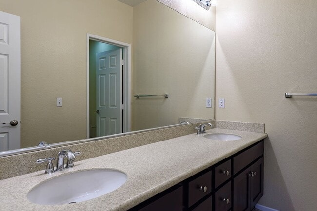 Building Photo - Serenity and Luxury Abound in Eastlake!