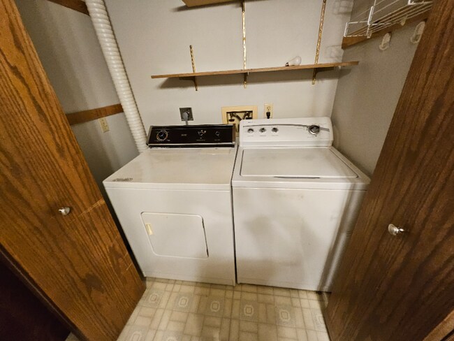 Building Photo - 2421 Grenadier Ave N