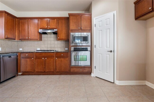 Building Photo - 1709 Greenside Trail