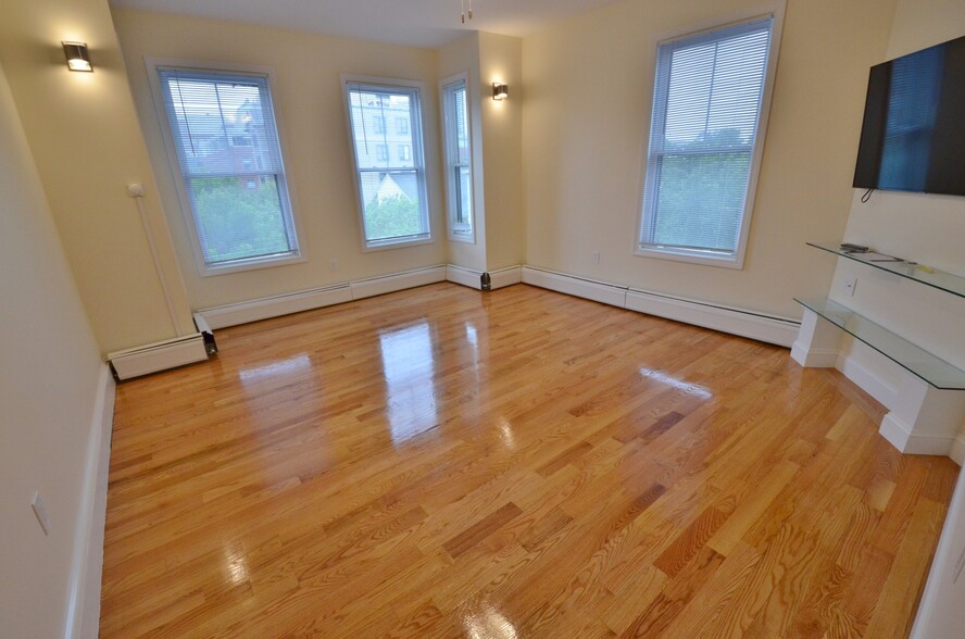 Building Photo - 33 Brookline St