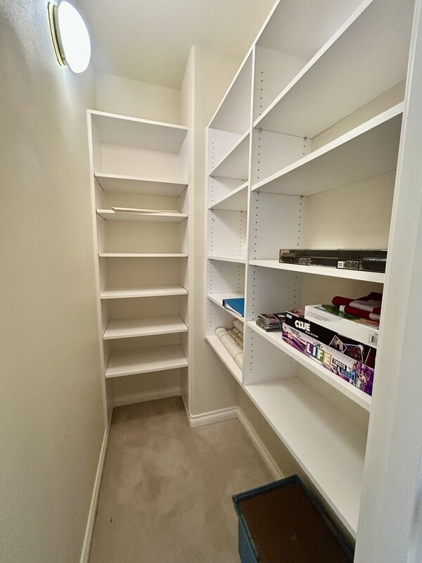 Building Photo - 560 E Maberry Dr