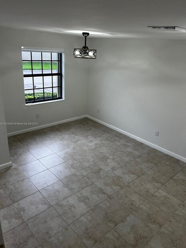 Building Photo - 11512 SW 151 Ave