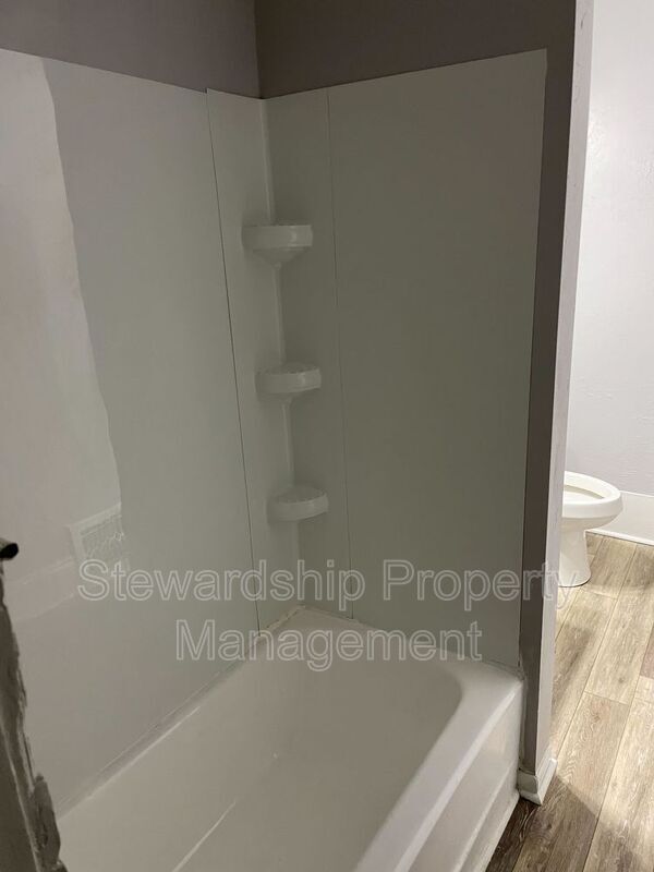 Building Photo - 508 Tremont Ave SW