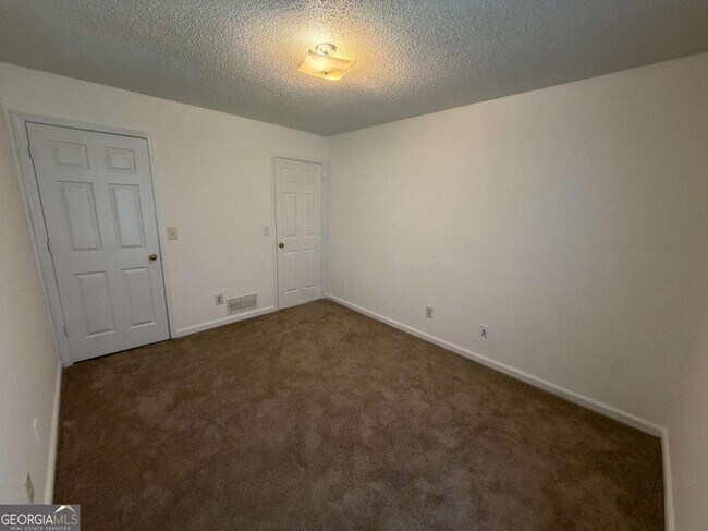 Building Photo - 1613 Fort Perry Way