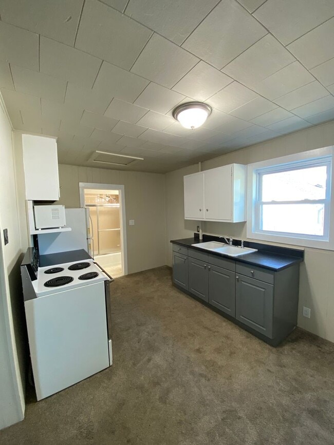 Building Photo - 1-Bedroom Home with 3-Stall Garage and Bonus Living Space