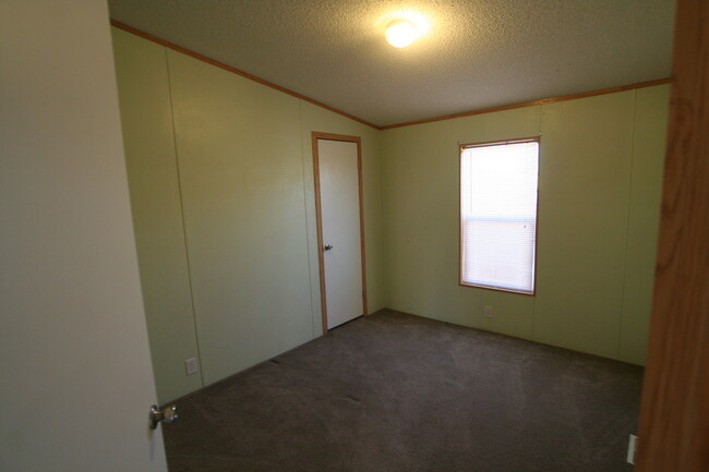 Building Photo - 3 bedroom 2 bathroom manufactured home