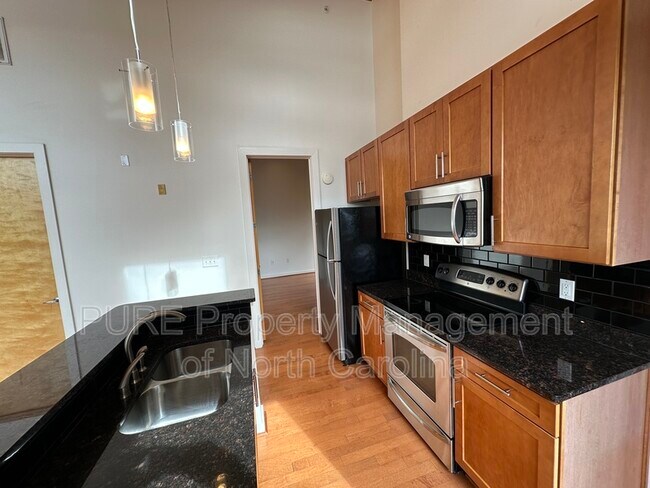 Building Photo - 2116 McClintock Rd