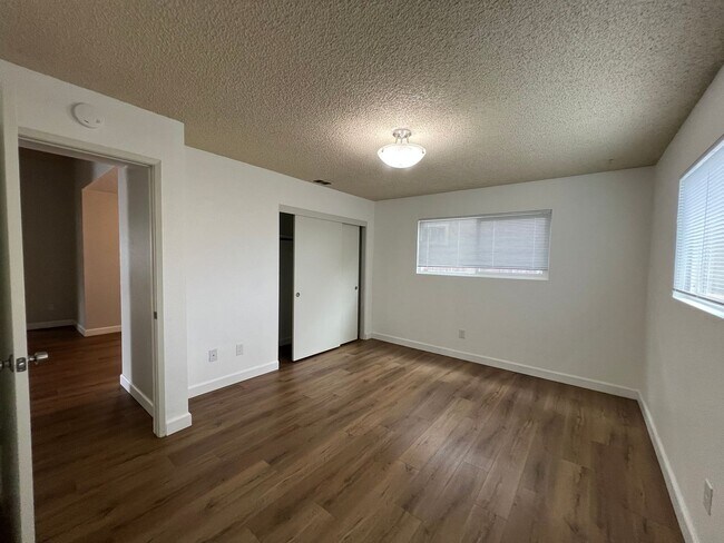 Building Photo - 470 Java St