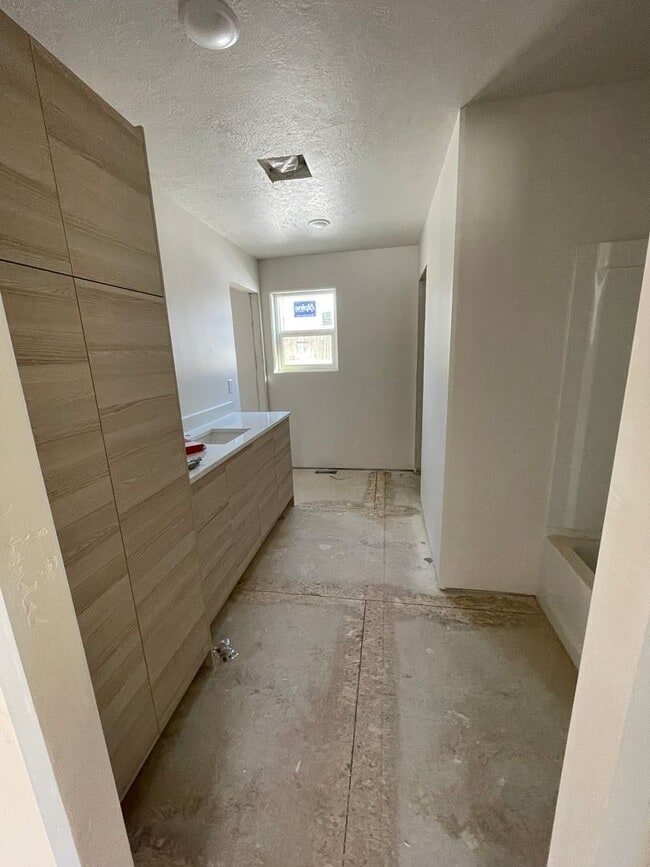 Building Photo - 7442 N Paw St