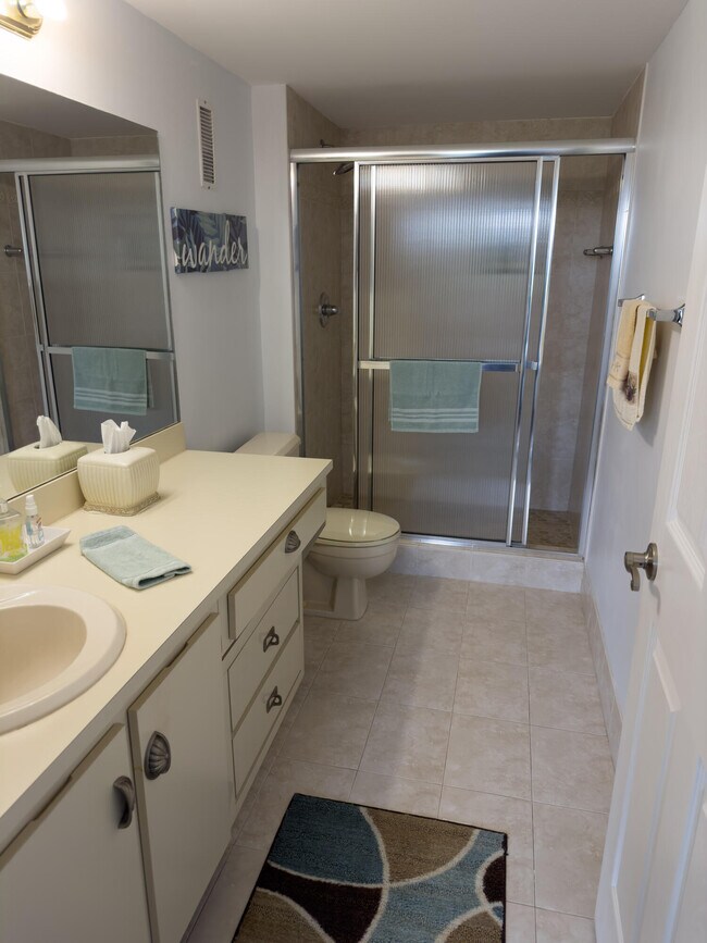 Building Photo - 2222 N Cypress Bend Dr