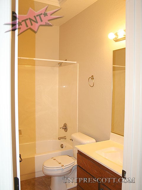 Building Photo - House in Willow Hills HOA