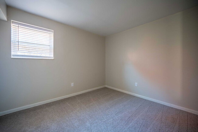 Building Photo - 1236 Indianola Ave