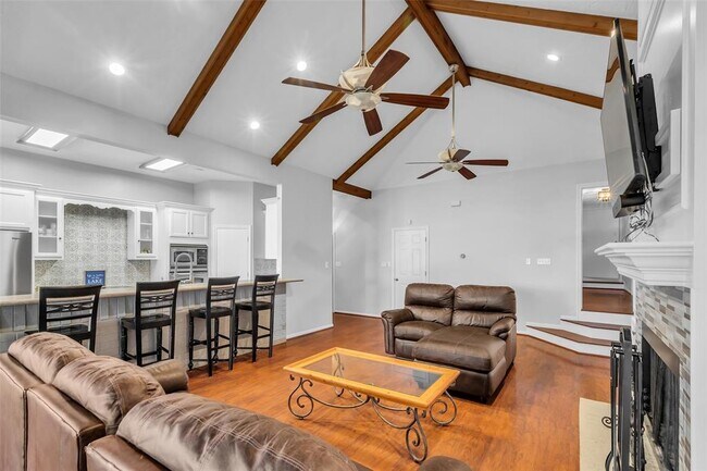 Building Photo - 923 Paradise Ln