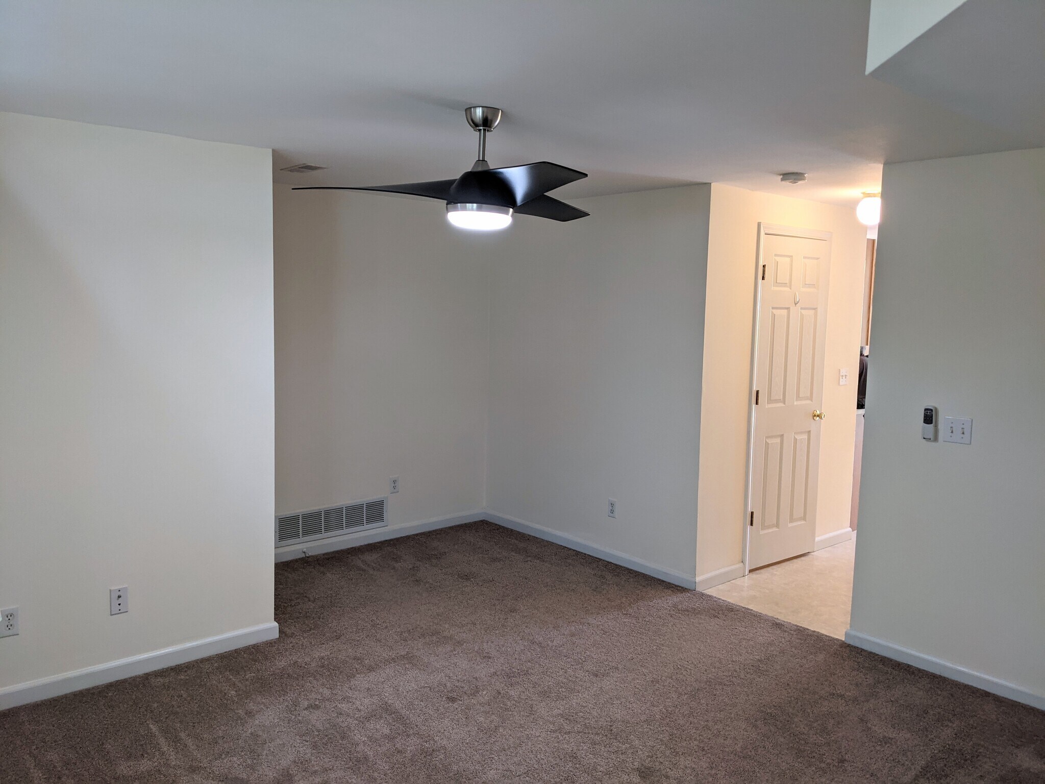 Building Photo - 1031 Arlington Ct