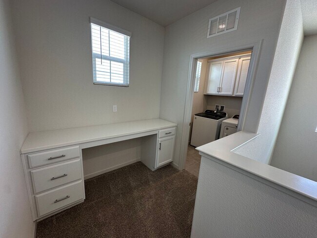 Building Photo - Gorgeous Brand New 3 Bedroom 2.5 Bath Home