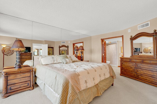 Building Photo - 5420 N Ocean Dr