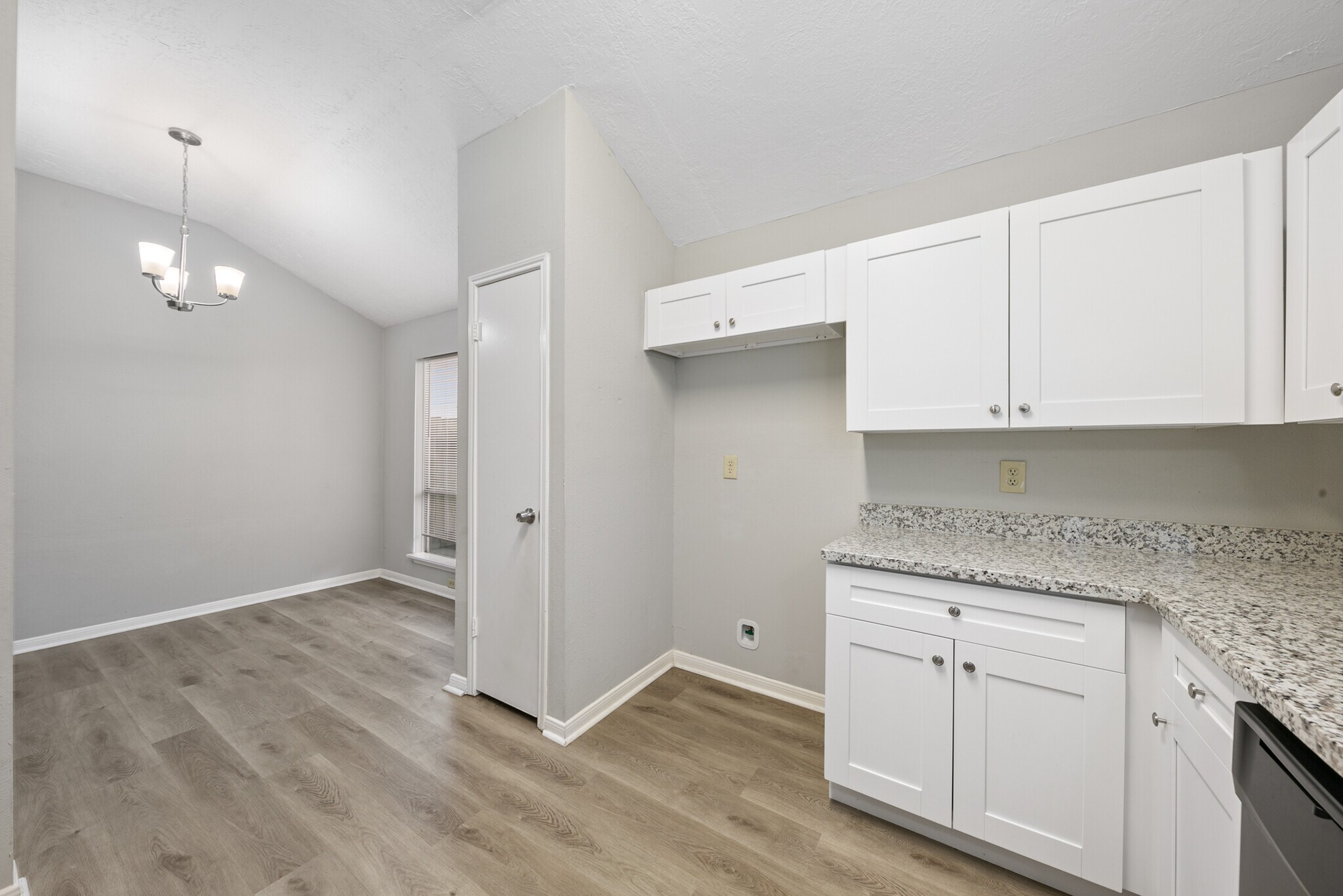 Building Photo - 10530 Rippling Fields Dr