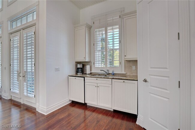 Building Photo - 1551 Gulf Shore Blvd S