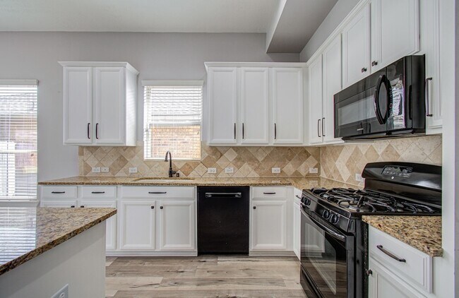 Building Photo - 12935 Northpointe Bend Dr