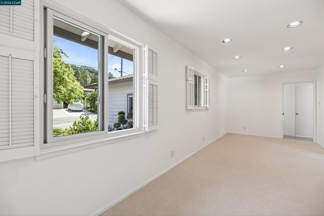 Building Photo - 39 Donna Maria Way