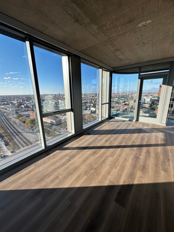 Building Photo - 315 N May St