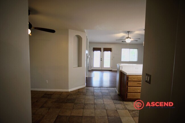 Building Photo - Beautiful Home in Northwest Bakersfield!