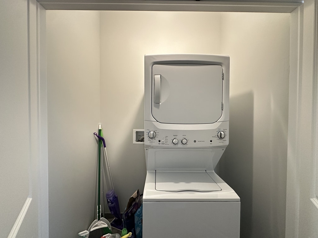 Building Photo - 522 N Western Ave