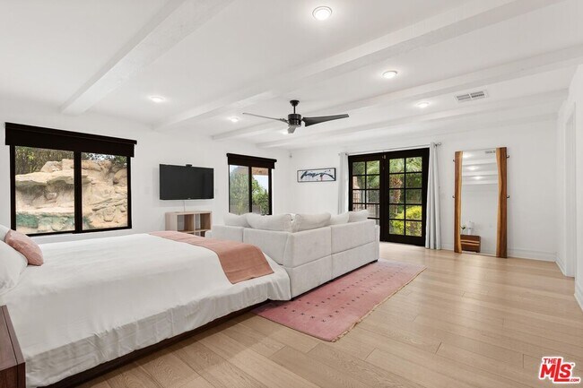 Building Photo - 4145 Sunswept Dr