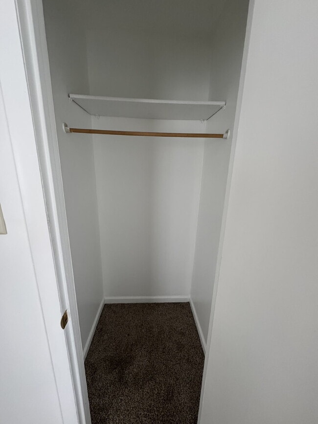 Building Photo - Spacious 2-Bedroom Apartment in Chicago Heights with Parking & Private Entrances